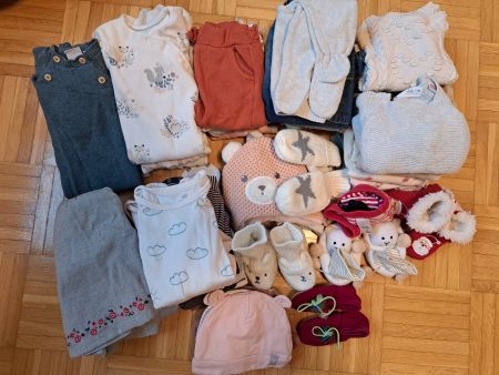 Wunderschönes 44 teiliges Kleiderpaket Grösse 62, mit Strick