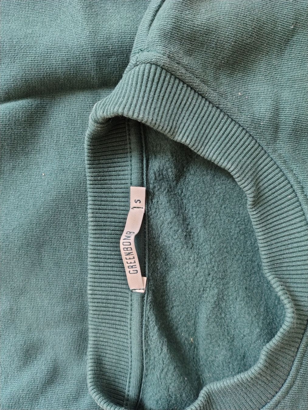 Pullover & Sweatshirts: Pullover Grösse S Greenbomb – Gebraucht aus Regensdorf von szo_xjg5 2
