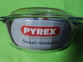 PYREX KASSEROLLE MIT DECKEL AUS GLAS NEU + unbenutzt!!!