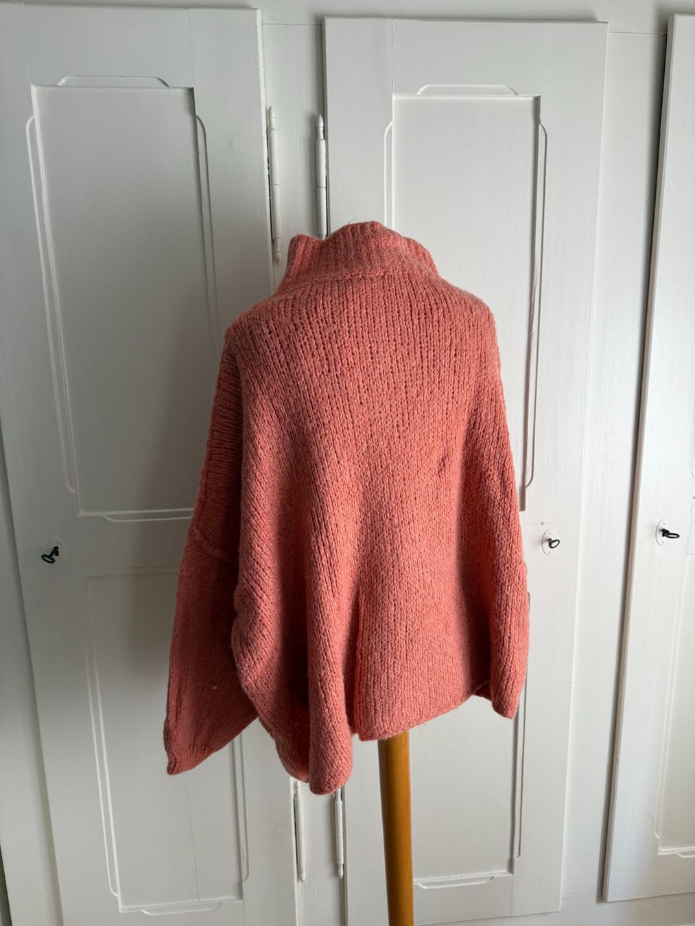 Pulls & Sweat-shirts: Strickpullover koralle oversized – D'occasion à Zürich par Diazaio 2