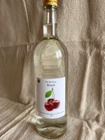 Bouteille d’eau de vie de Kirsch