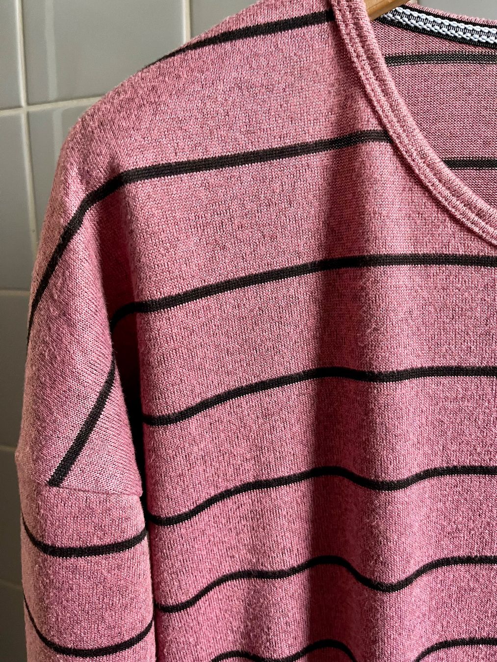 Lotti di vestiti: Set: 4 verschiedene Shirt/Pullover, gemustert, Grösse: M-L – Usato da Adliswil venduto da eri.40 4