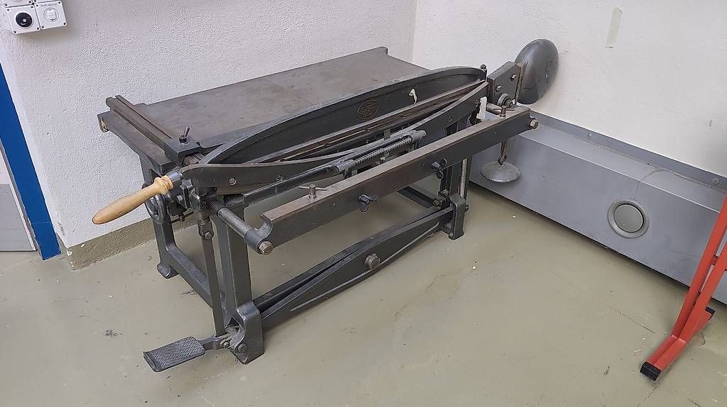 Tavoli: Schneidetisch antik – Usato da Winterthur venduto da Sjo_van_Roo 4