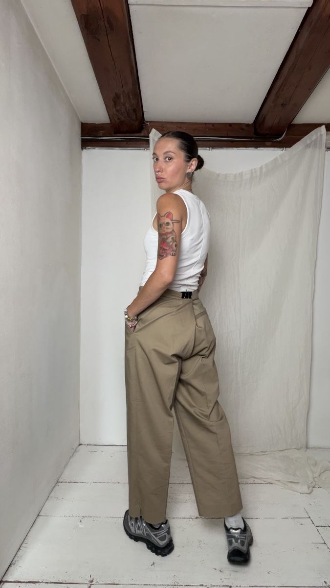 H&M Pantaloni: H&M Stoffhose beige Grösse 44  – Usato da Knonau venduto da Grapesvintage 4