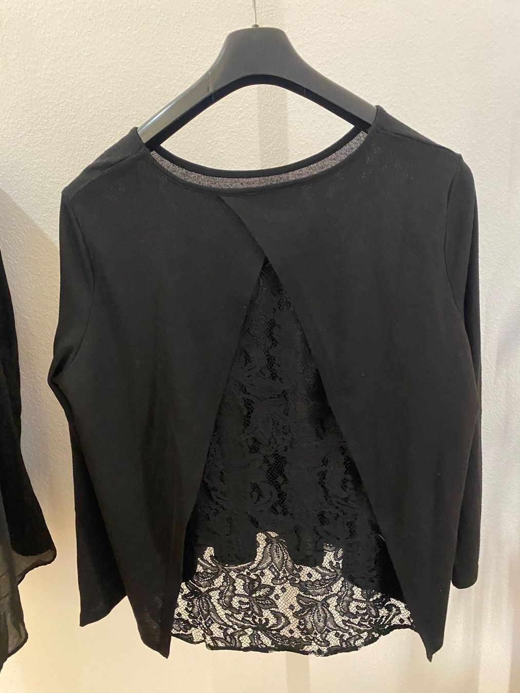 Lotti di vestiti: 3 Oberteile (Top, Bluse, Pullover) schwarz Gr. 46 – Usato da Pratteln venduto da a23_j2gs 1