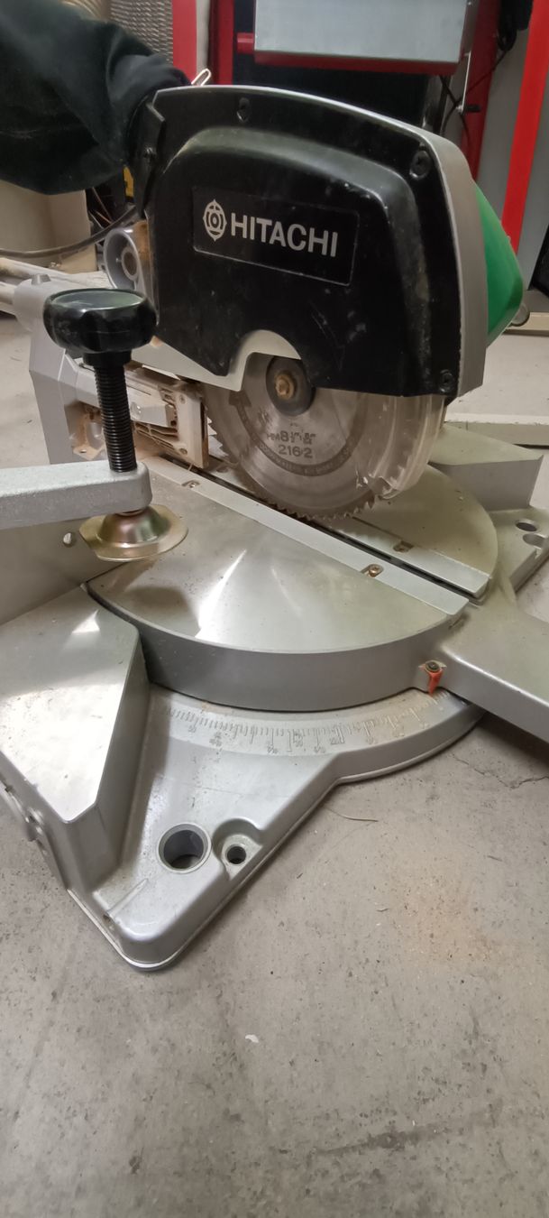 Hitachi Seghe: Hitachi Kapp- und Gehrungssäge C8FS – Usato da Pfäffikon ZH venduto da K-V-M 2
