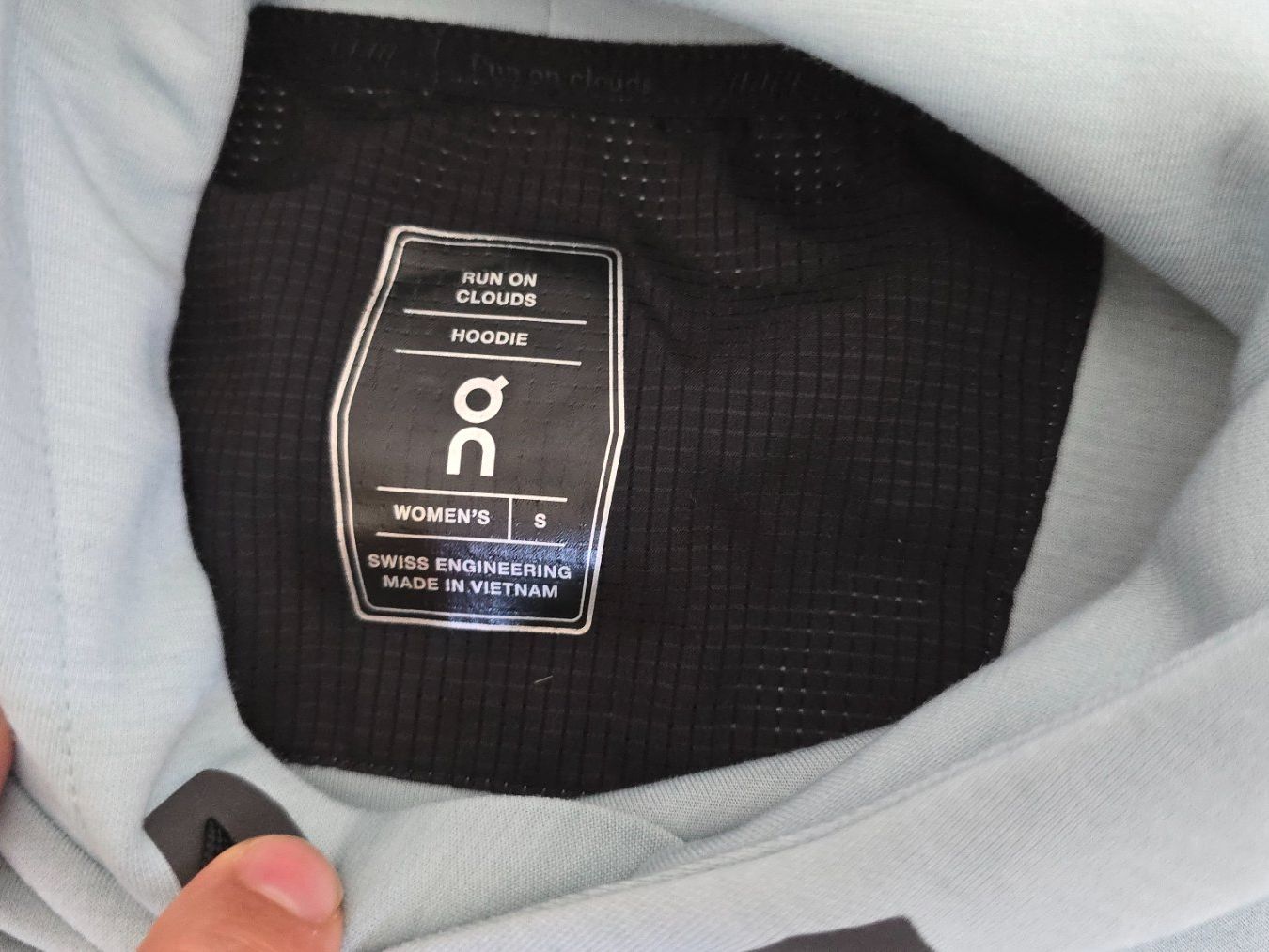 Maglioni & Felpe: On Running Hoodie Damen Gr. S  Kapuzenpullover – Usato da Wallisellen venduto da theblacksheep 2