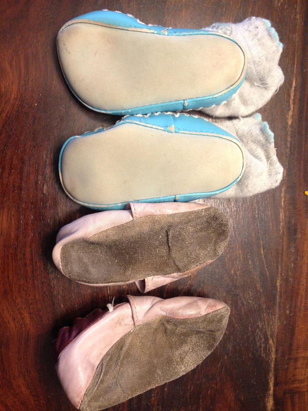 Schuhe für Jungen: 2 mal Finken / Hausschuhe Grösse 21 – Gebraucht aus Aesch ZH von Goonies_1 1