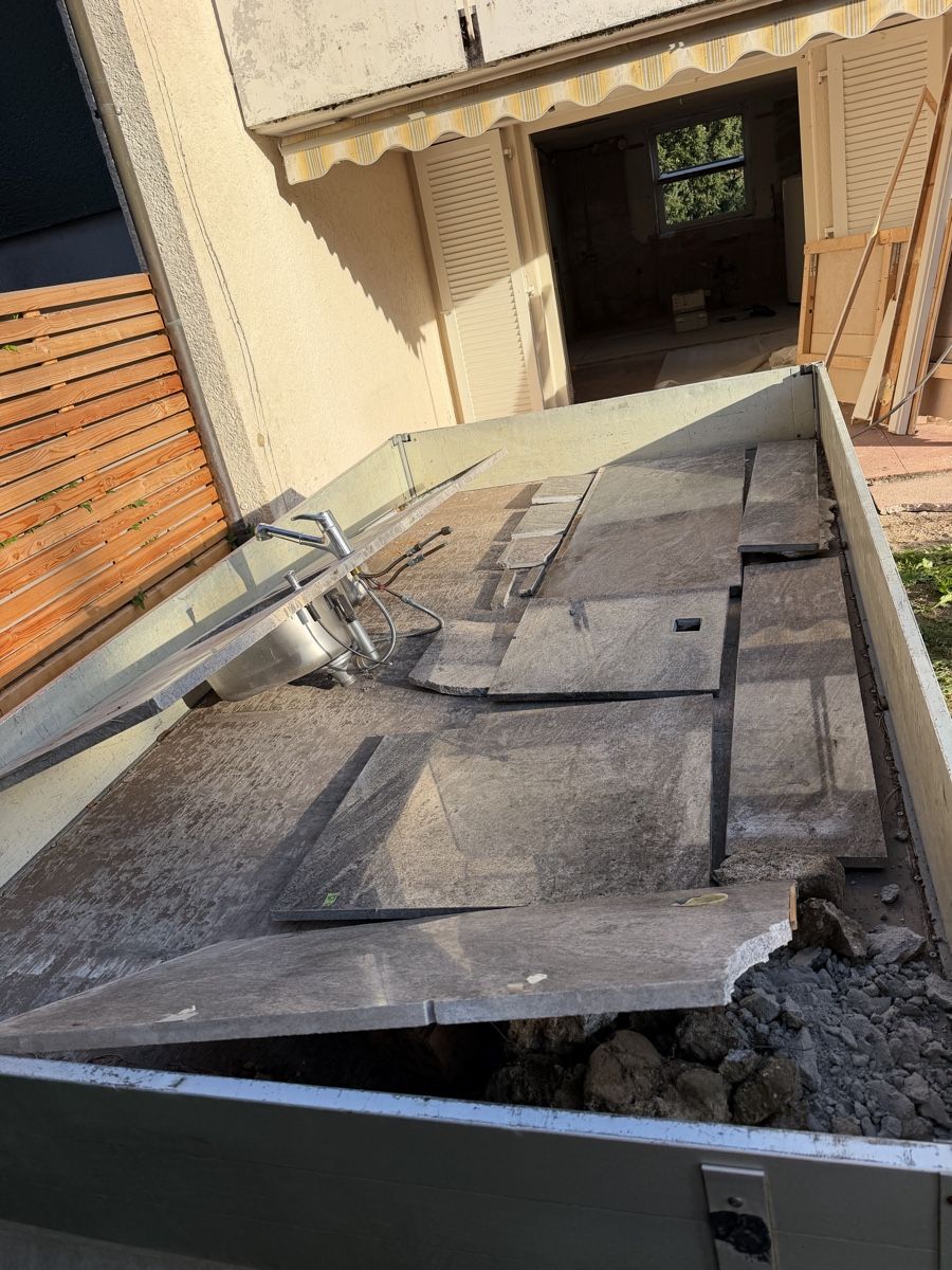 Pietre & tegole: Küchenabdeckung Granit – Usato da Baden venduto da vrisal 7