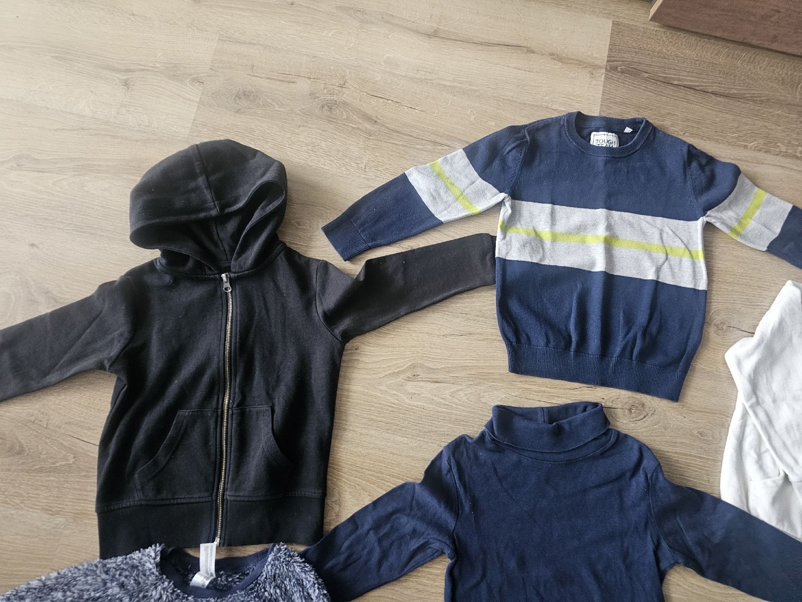 Lotti & Set di vestiti: Kinderkleider-Paket, Gr. 116 – Usato da Grosshöchstetten venduto da Qenko 1
