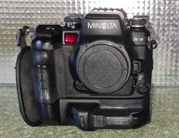 Minolta Alpha 9, Reflex photo argentique avec Vertical Grip