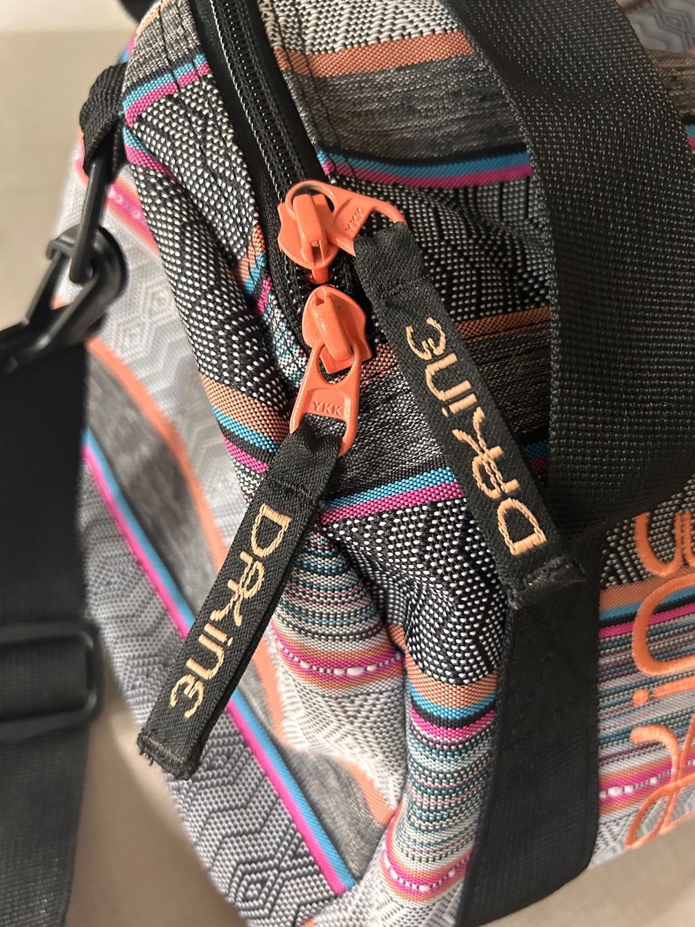 Dakine Taschen für Damen: DAKINE Reisetasche – Gebraucht aus Dättwil AG von fio_d76l 5