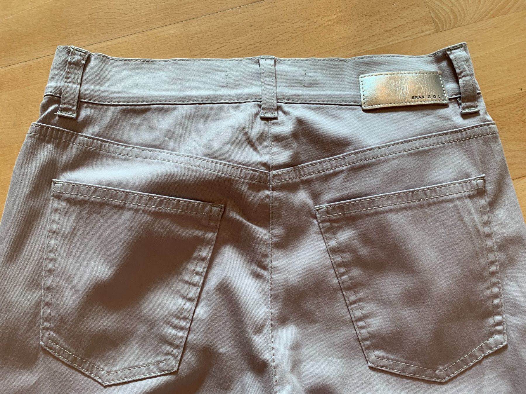 Brax Pantaloni: BRAX Golf Damen Hose Gr. 34, Hellgrau – Usato da Worb venduto da farben20zauber