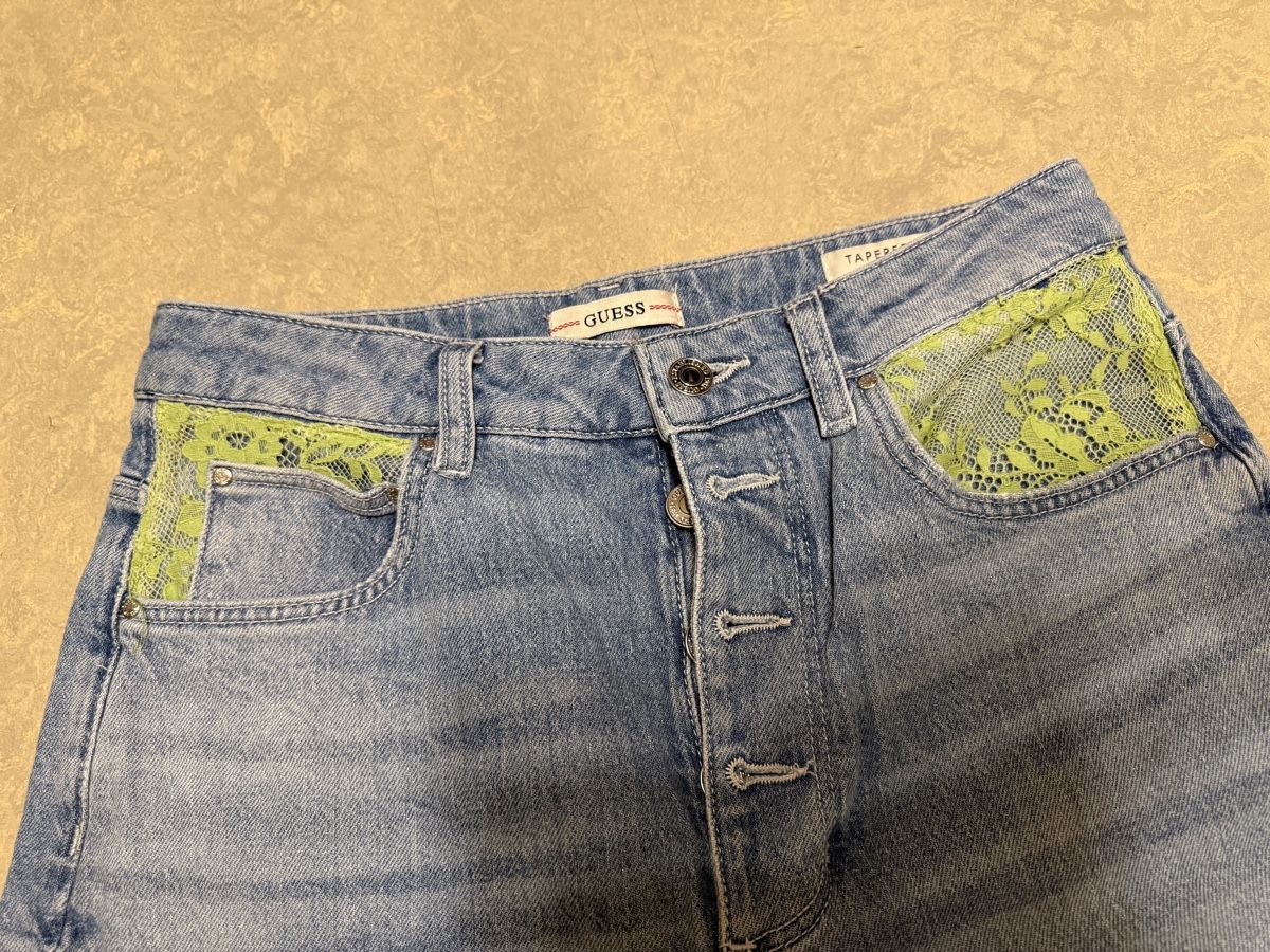 Guess Jeans: Guess Mom Jeans Gr. 28 – Nuovo (secondo la descrizione) da St. Gallen venduto da azra_sadikov 1