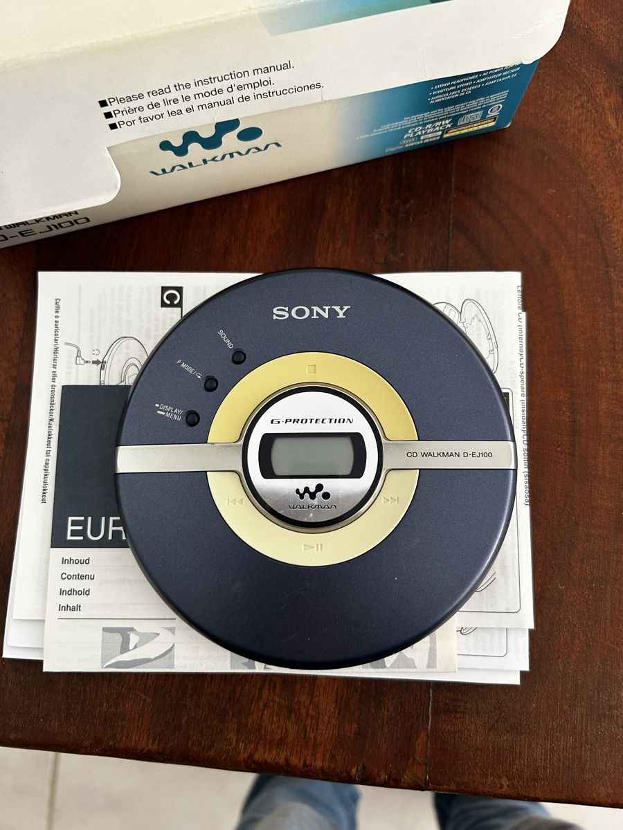 Sony Lecteur media portable: Walkman Sony CD neu – Neuf avec emballage d'origine à Winterthur par Sunshineandrain