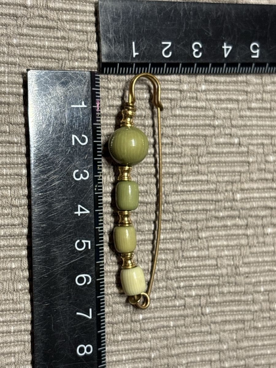 Broschen & Nadeln: Modeschmuck Brosche – Gebraucht aus Rümlang von euqinom16