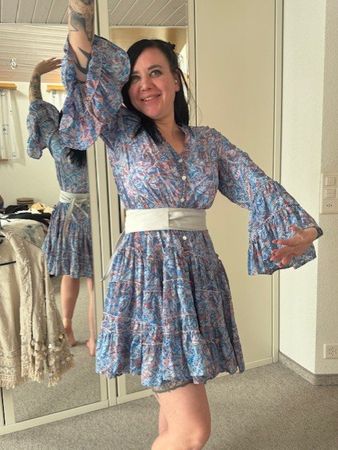 Neues, sommerliches Kleid mit Trompetenärmel (OHNE GURT!)