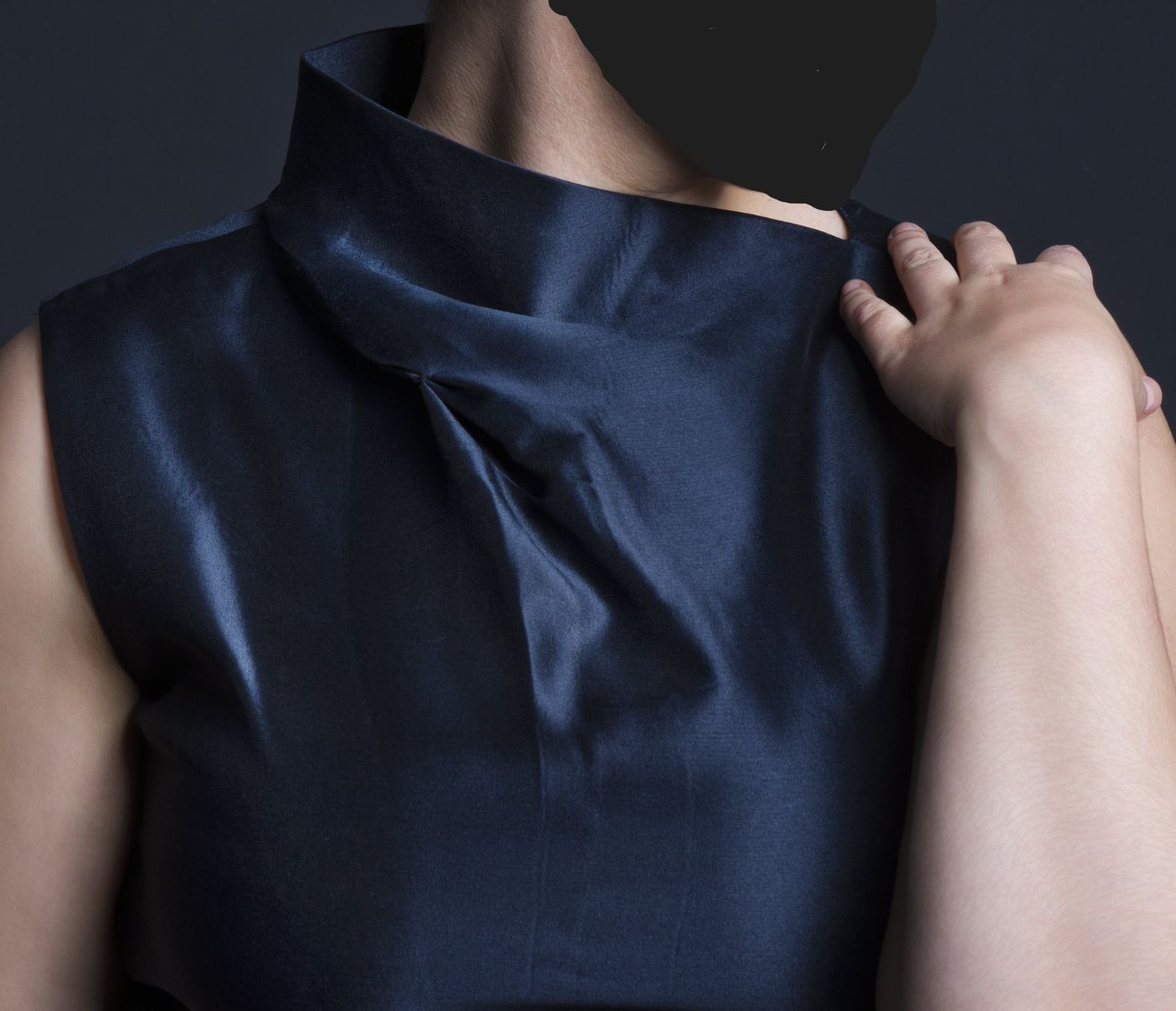 Cos Vestiti: Asymmetrisches Seidenmischkleid von Cos – Usato da Oberengstringen venduto da Kimchimon 2