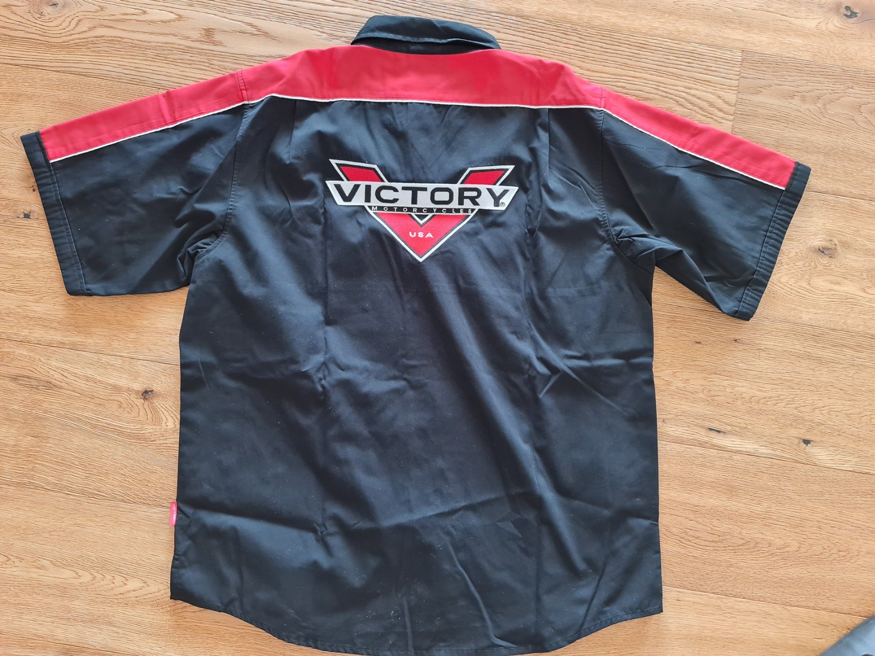 Magliette Polo: Victory Brand Polo Shirt – Usato da Wauwil venduto da Hausi68 1