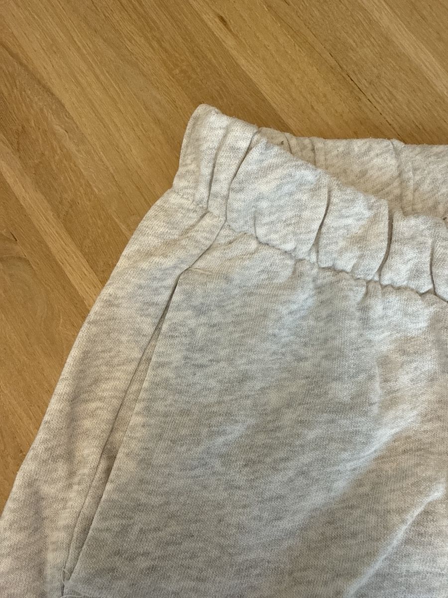 Hollister Pantalons: Hollister Trainerhose Grau mit elastischem Bund – D'occasion à Oberengstringen par win_2q9m 3