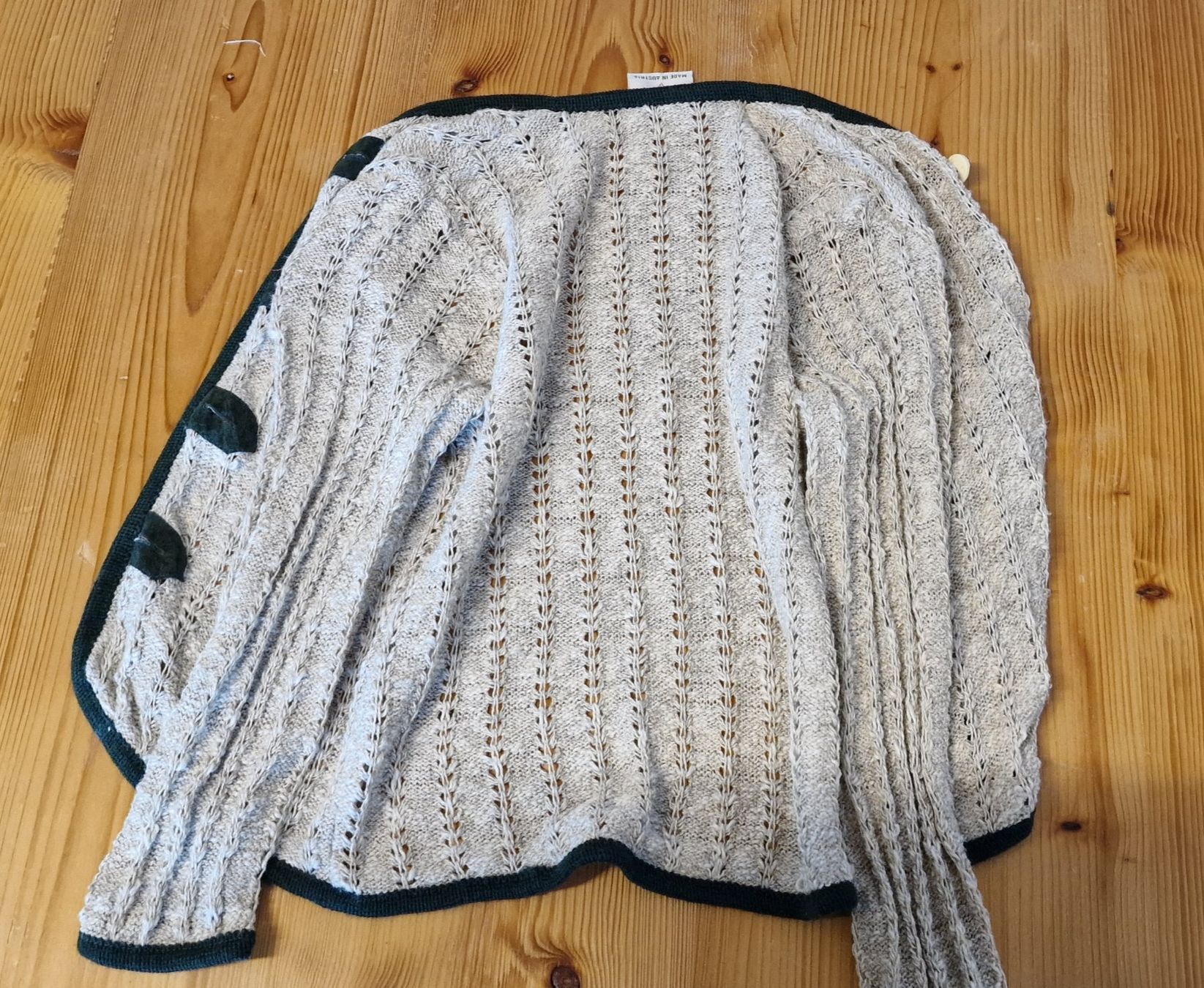Pullover & Sweatshirts: Pullover Dirndl für Kinder Gr 110 – Neu und originalverpackt aus Chur von car_5clc 1