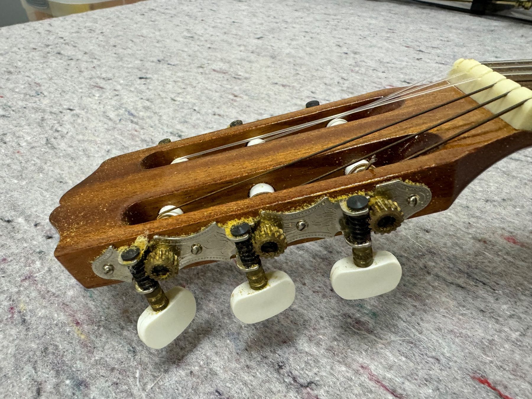 Strumenti musicali: Carl Hellweg Dortmund 4 Junior Guitar – Usato da Gsteig b. Gstaad venduto da Auctionly 4