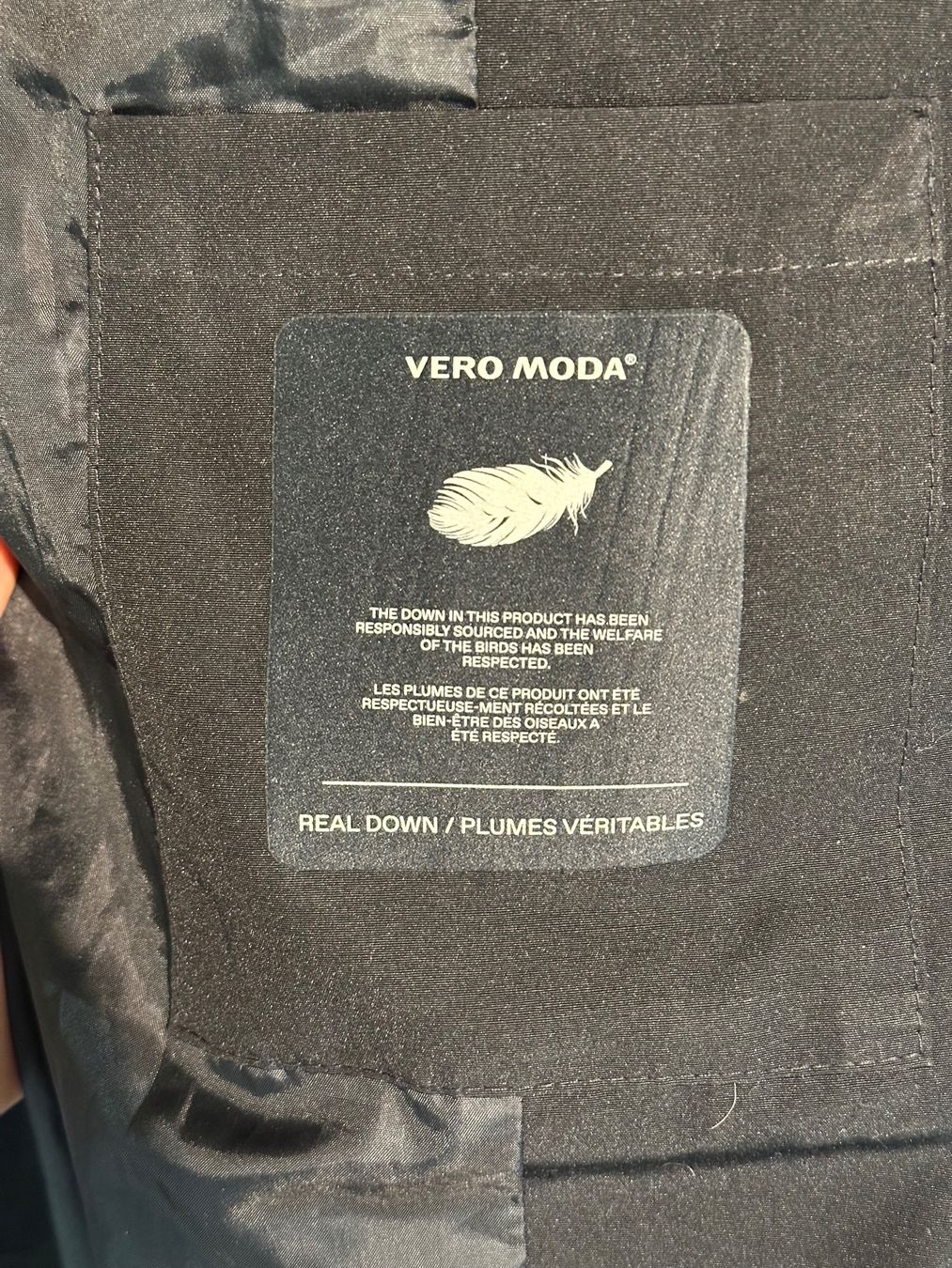 Vero Moda Mäntel: VERO MODA BLACK DOWN COAT – Gebraucht aus Lauterbrunnen von zepa 3