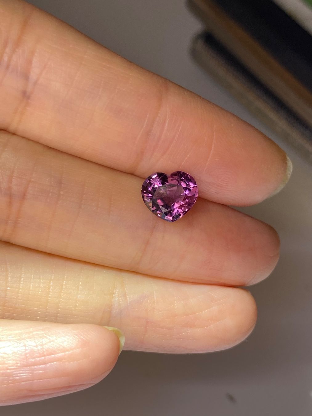 Pietre preziose: 1.88ct Spinel Violett /lila – Nuovo e nell'imballaggio originale da Sarnen venduto da catnini