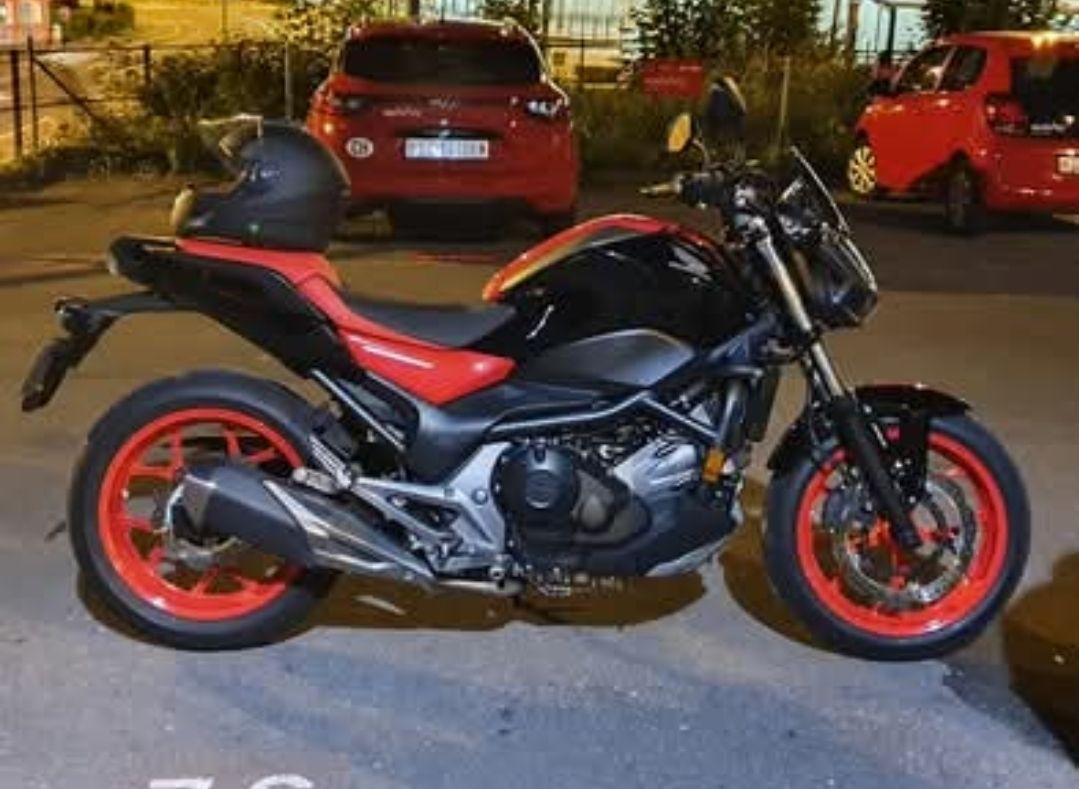 Honda Strada: Honda NC750SA – Usato da Rotkreuz venduto da NextChance