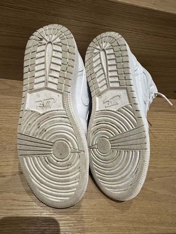 Jordan Chaussures hommes: Kinderschuhe Nike Jordan Air 1 Gr. 35.5 – D'occasion à Ennetbaden par Katiusia 3