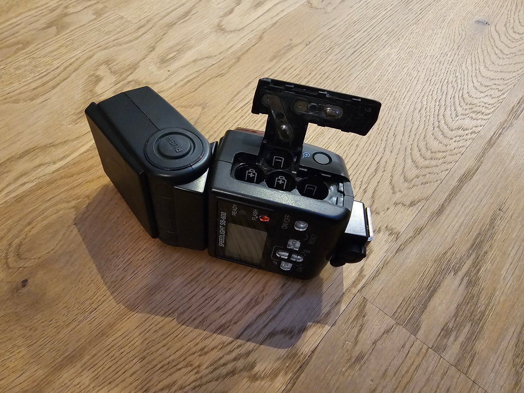 Nikon Flash: Nikon Speedlight SB-600 Blitzgerät mit Diffusor ab 1.- – Usato da Weiach venduto da xx-xx 3