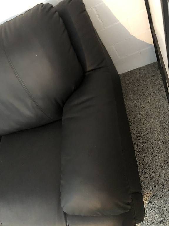 Sofas: Schwarzes Sofa - 2-Sitzer – Defekt aus Glattbrugg von amzh 2
