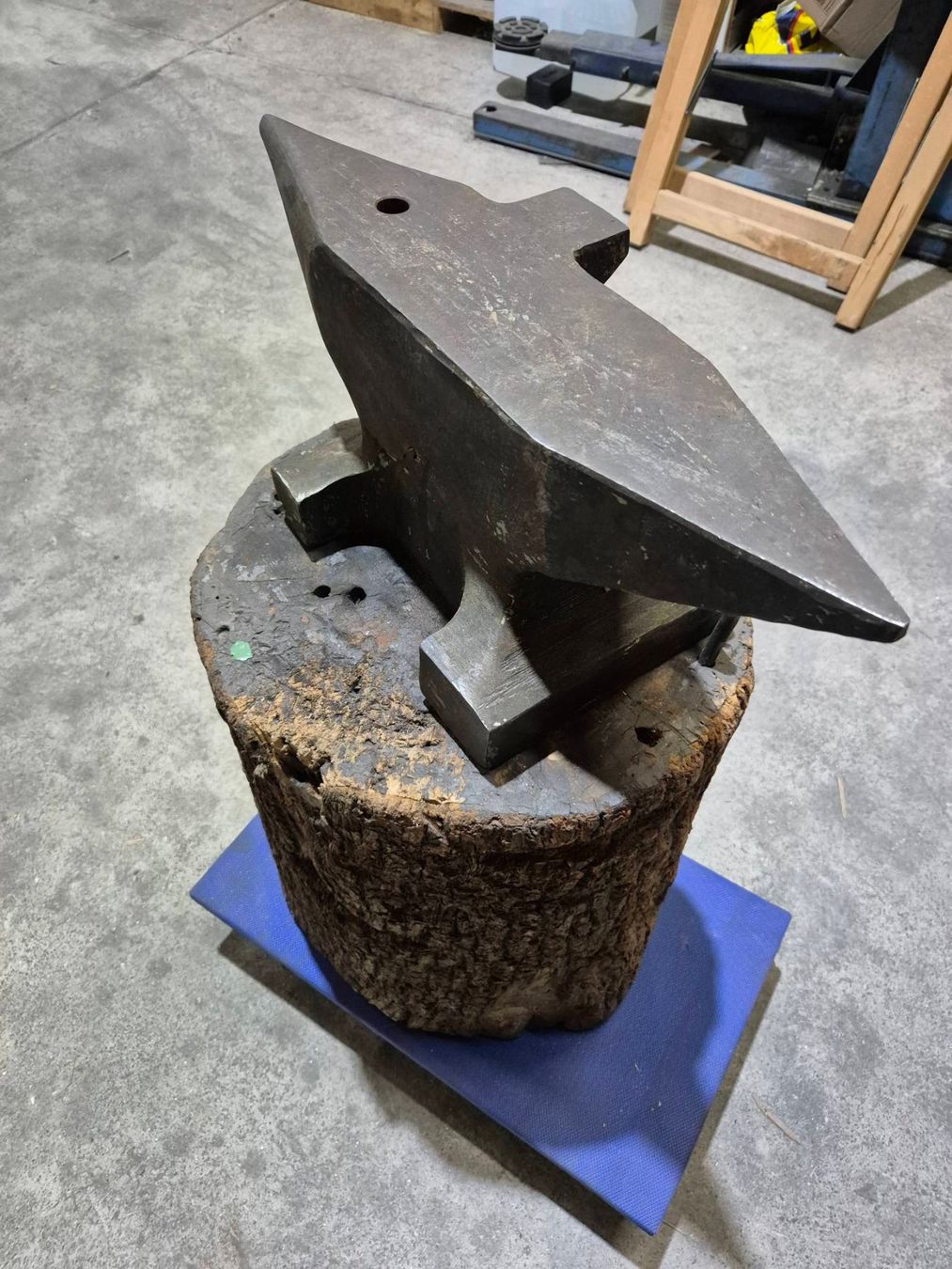 Attrezzi da lavoro: Amboss mit Holzsockel 50cm – Usato da Tägerwilen venduto da geezee20 2