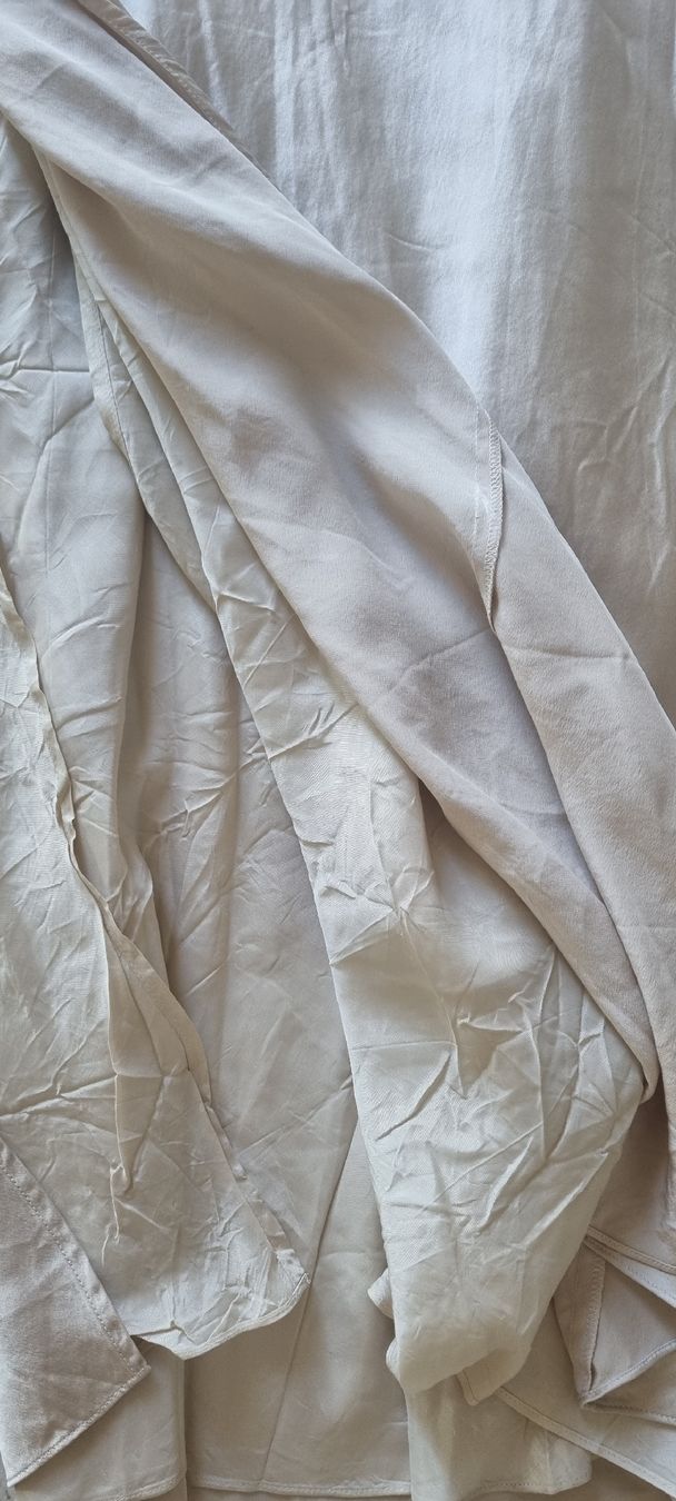 Kleider: Maxiseidenkleid von Designer Basics in beige Gr. 36 – Gebraucht aus Champlan von acr_kkd5 2