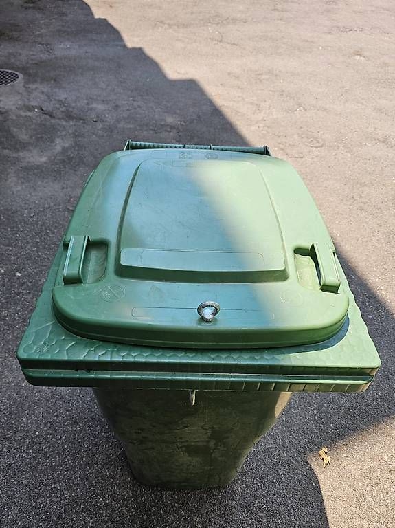 Altro per Ufficio & Commercio: Sulo Grüncontainer 240L mit Öse – Usato da Frauenfeld venduto da Neoncube