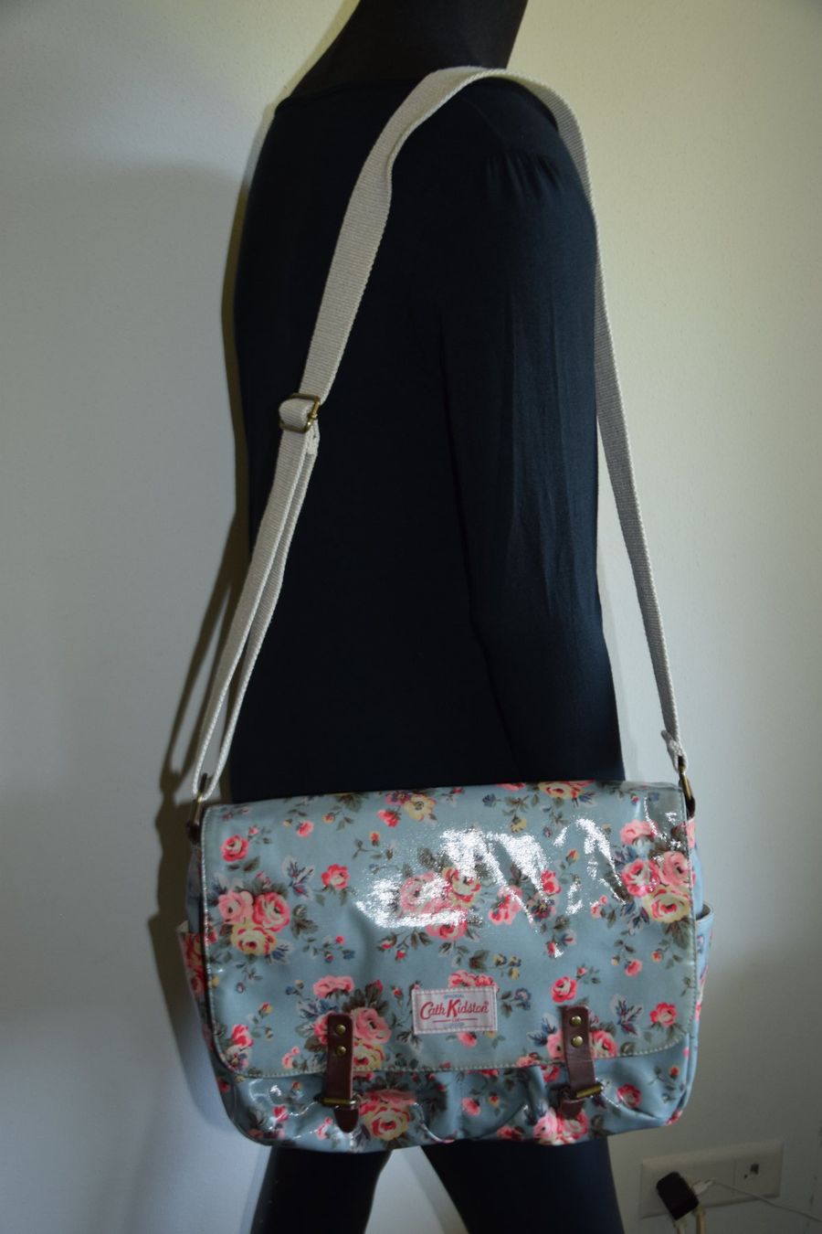 Borse da donna: Umhängetasche Cath Kidston London mit Blumenmuster – Usato da Mezzovico venduto da finsteraar 1
