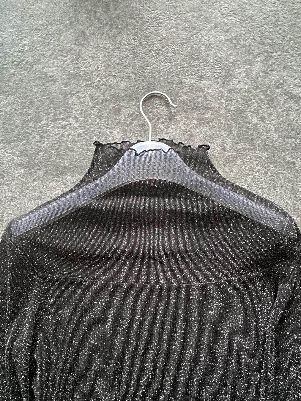 Top: Damen Langarmshirt, halbtransparente Schultern - Größe S – Usato da Kilchberg ZH venduto da Ch.C 1