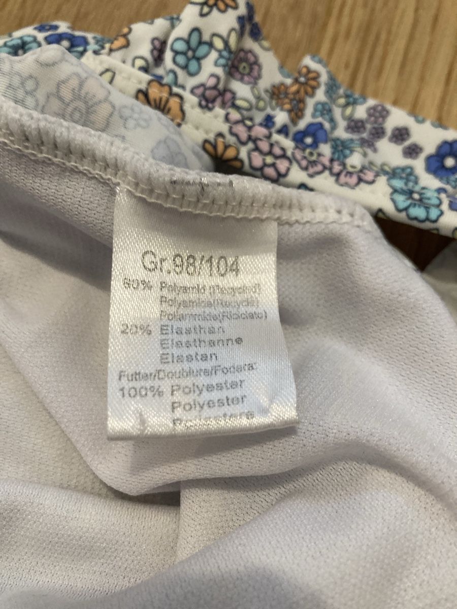 Migros Costumi da bagno & Bikini: Badeanzug / Badehose Gr. 98/104  – Usato da Oberstammheim venduto da Annatina11 2