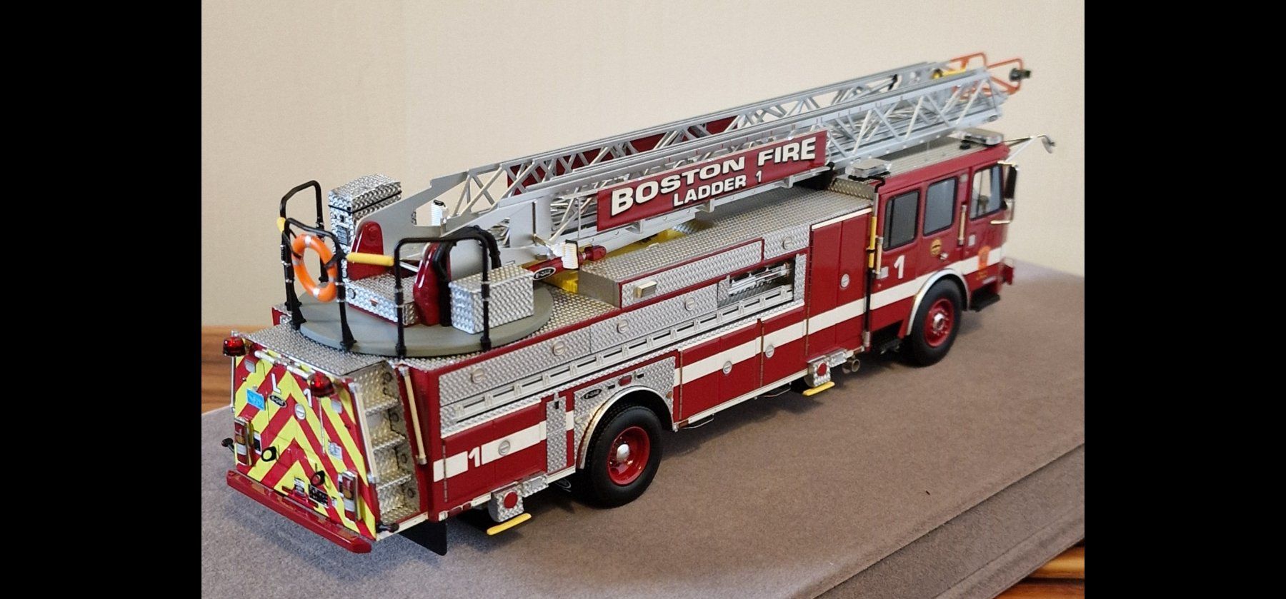 Modellini d'auto: Fire Replicas 1:50 Boston FD Ladder 1 – Usato da Rüti b. Büren venduto da tempo50 2