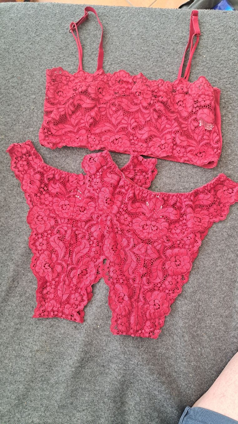 Altra biancheria intima: Bralette und 2 Slips  Grösse 36/38 – Usato da Riehen venduto da Chimpara