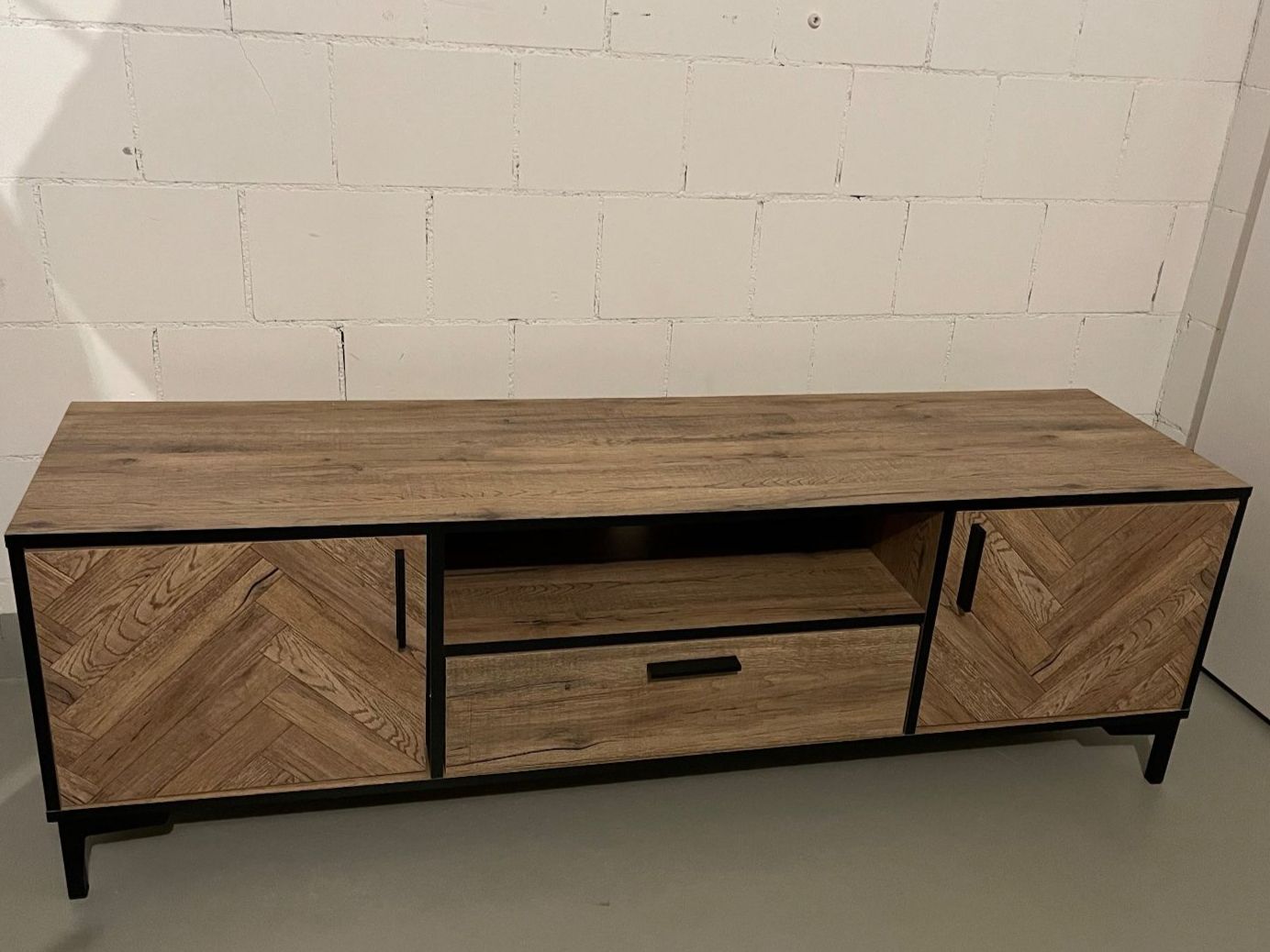 Meubles TV: TV-Lowboard Eichenoptik mit Fischgrät-Fronten, ca. 155 cm – D'occasion à Fislisbach par Kristina000