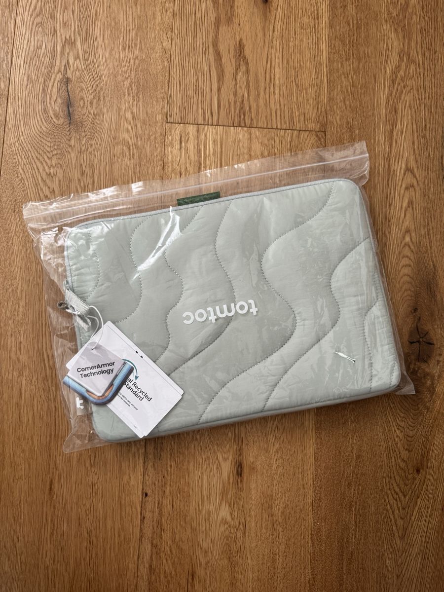 Covers & Taschen: Tomtoc Gesteppte Laptop Tasche Hülle – Neu und originalverpackt aus Interlaken von fbnscl