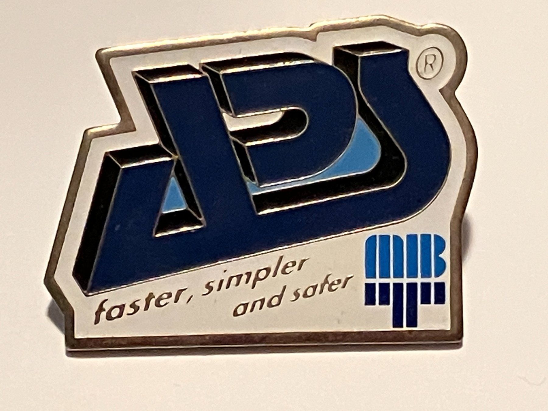 Placchette & Badge: 1 Pin Faster, simpler and safer – Usato da Basel venduto da djwwpp