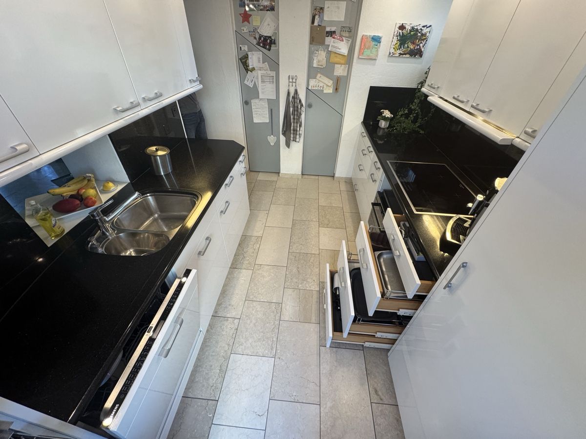 Cucine complete: Küche weiss hochglanz, Küchenplatte Granit schwarz  – Usato da Kirchberg SG venduto da Tex-9500 7