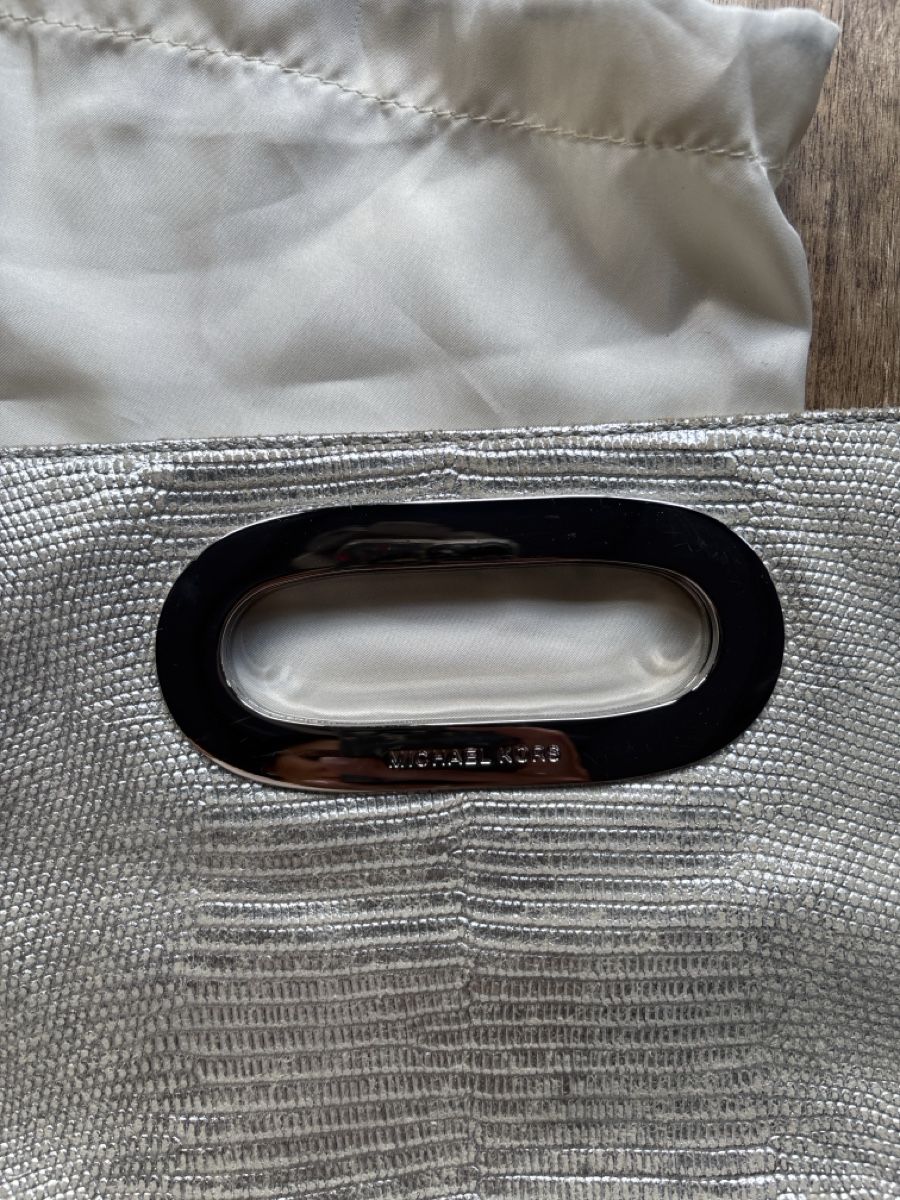 Borse da donna: Clutch Michael Kors in silber – Usato da Stein am Rhein venduto da martinaundmartin 3