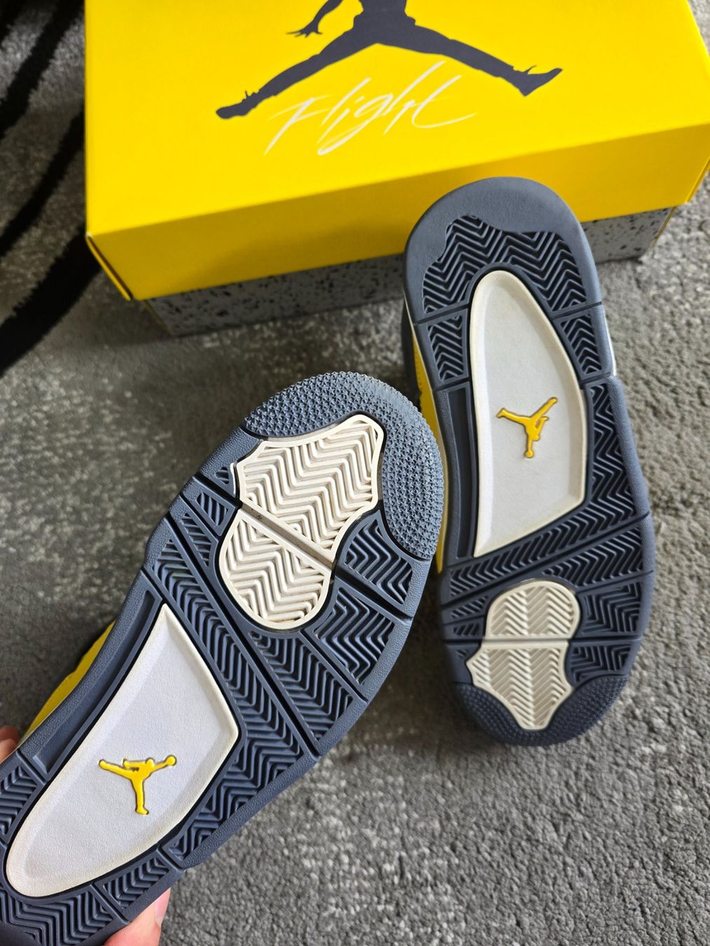 Scarpe da uomo: Jordan 4 Retro lightning – Usato da Bôle venduto da A_Kickstory 3