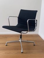 Eames EA107 Bürostuhl