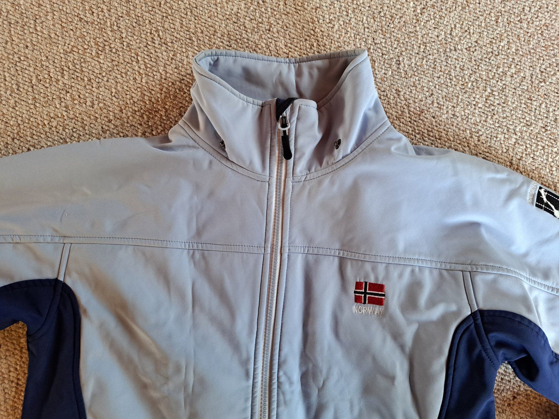 Giacche: Softshelljacke M mit abnehmbarer Kapuze – Usato da Meggen venduto da Ricardokoch 1