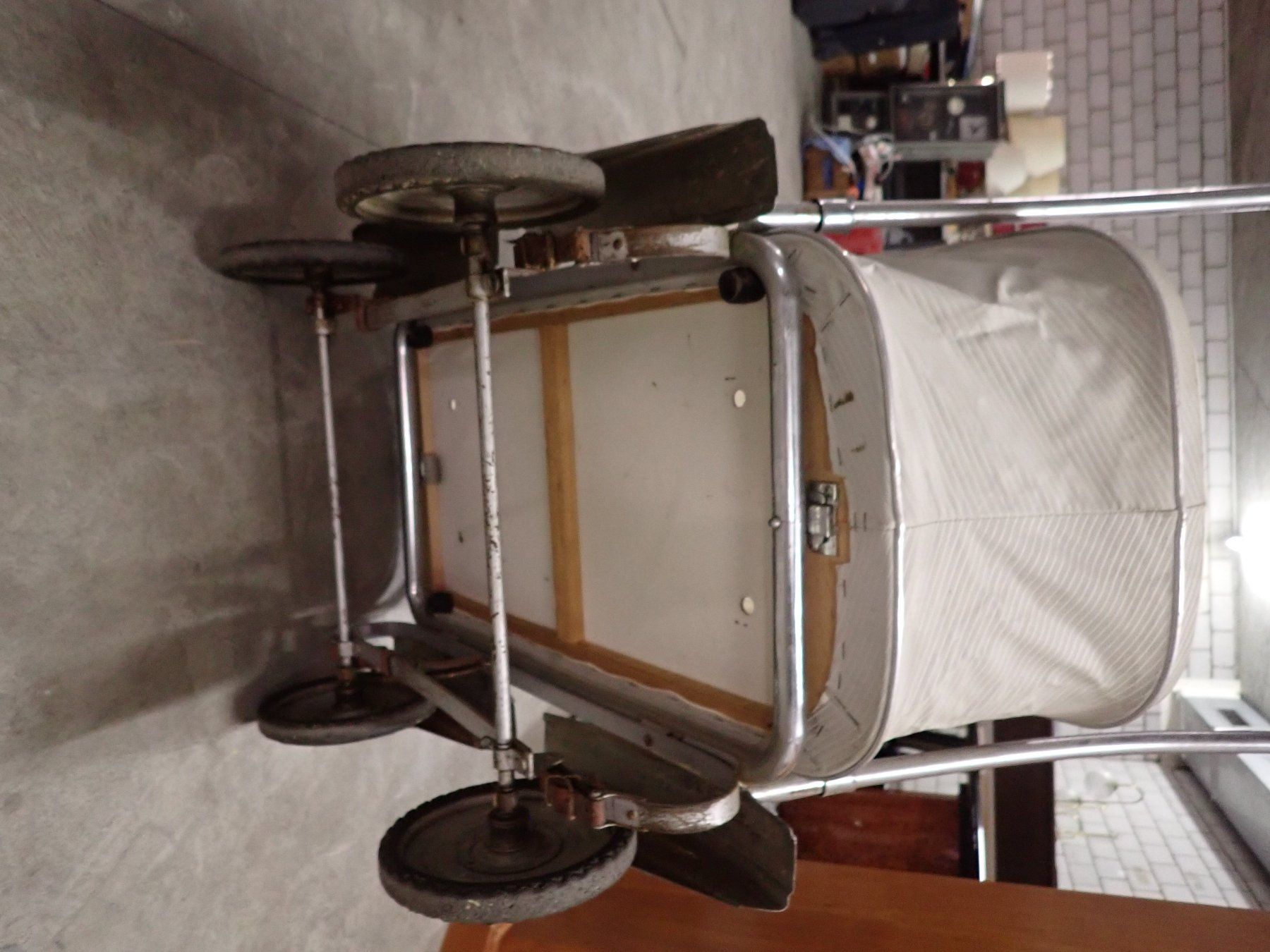 Carrozzine: Estrichfund, antiker cooler Kinderwagen – Usato da Wallisellen venduto da Mf1000 4