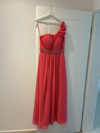 Traumhaftes Abendkleid, Gr. 38, Koralle